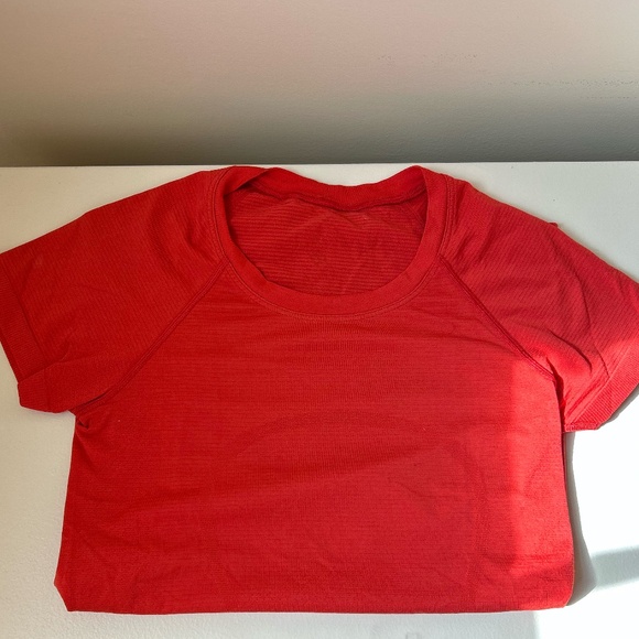 LULULEMON Swiftly Tech Short-Sleeve Shirt 2.0 Hip Length - Picture 1 of 3